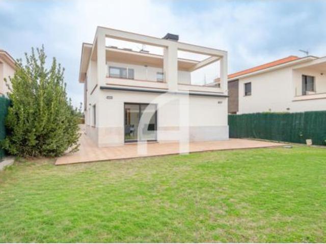 Chalet Venta Sant Julià de Ramis, Carretera de Banyoles