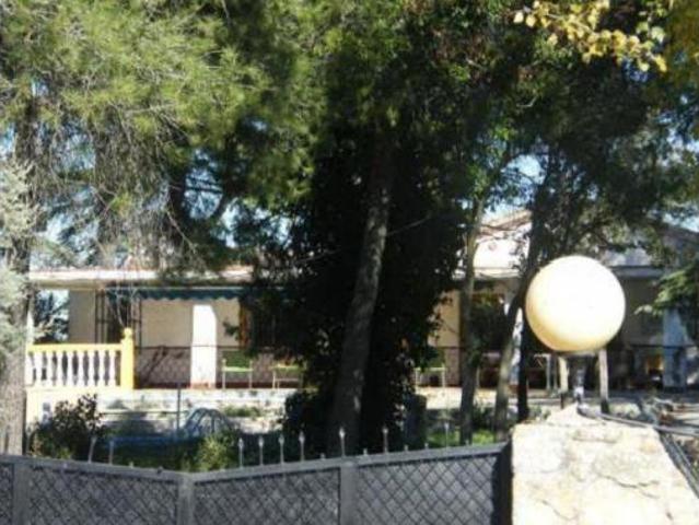 Chalet Venta Serranillos del Valle, Batres