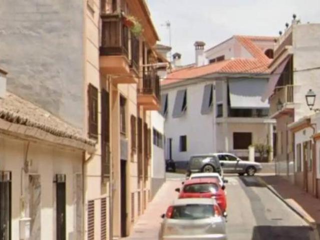 Chalet Venta Peligros, Peligros