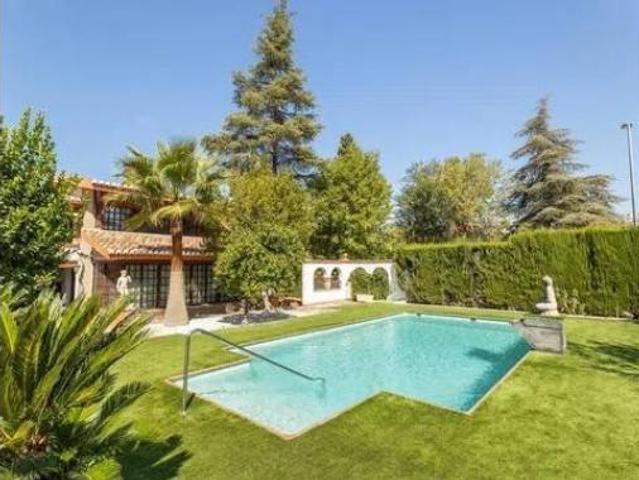 Chalet Venta Peligros, Peligros