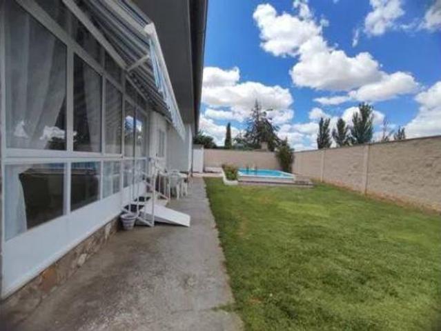 Chalet Venta Roales, Roales