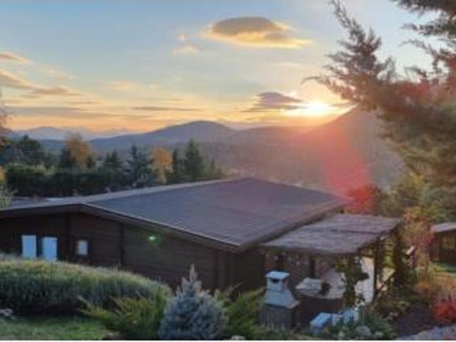 Chalet Venta Robledo de Chavela, Urbanización La Suiza Española
