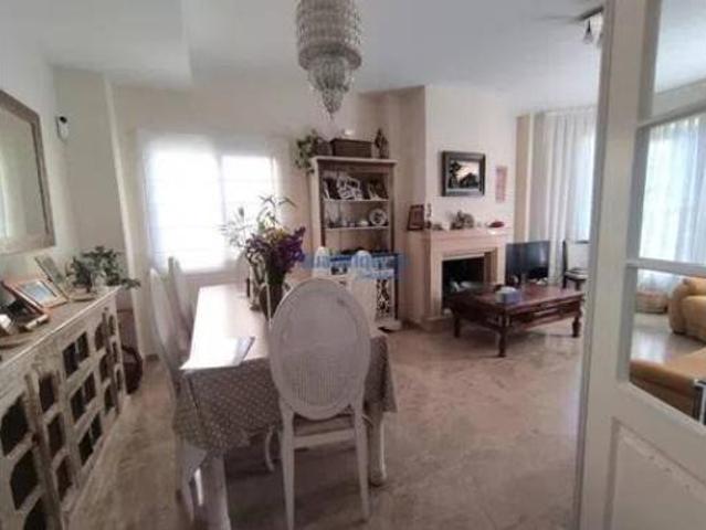 Chalet Venta Tomares, Centro