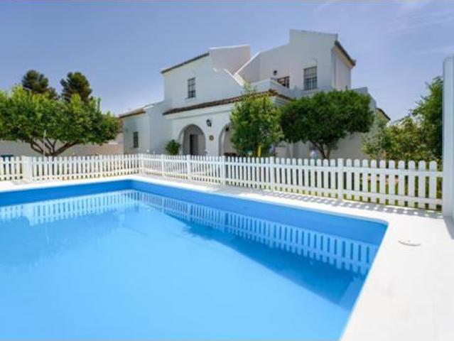 Chalet Venta Tomares, Las Almenas