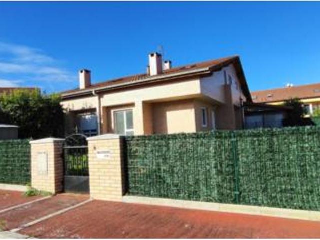 Chalet Venta Torrelavega, Tanos
