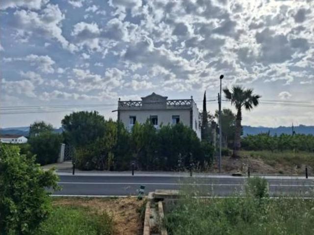 Chalet Venta Tortosa, Bítem