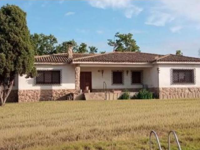 Chalet Venta Talavera de la Reina, Centro