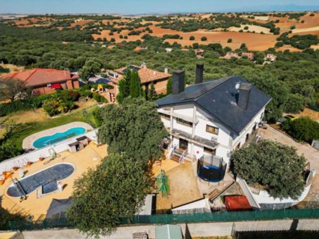 Chalet Venta Valdeaveruelo, Urbanización Sotolargo