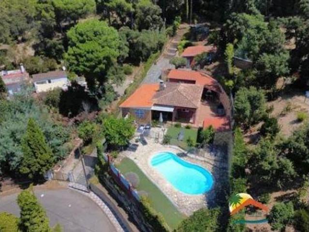 Chalet Venta Vidreres, Cartellà