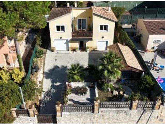 Chalet Venta Vidreres, Cartellà