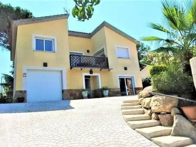 Chalet Venta Vidreres, Cartellà