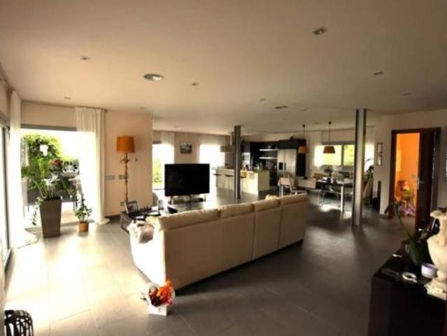 Chalet Venta Vidreres, Cartellà