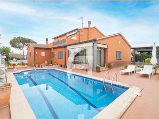 Chalet Venta Vidreres, Cartellà
