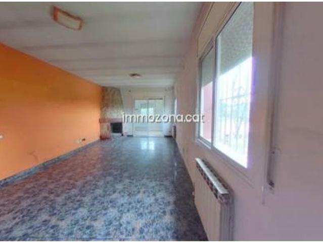 Chalet Venta Vidreres, Cartellà
