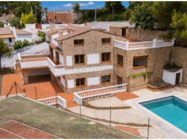 Chalet Venta Vidreres, Cartellà