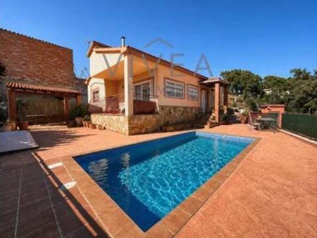 Chalet Venta Vidreres, Cartellà