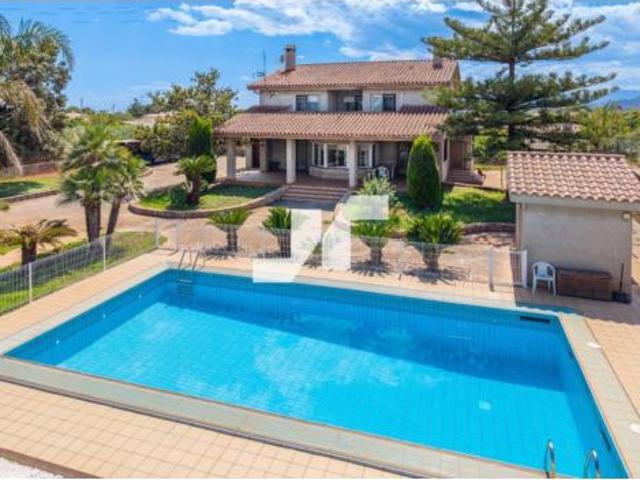 Chalet Venta Vila real, Madrigal