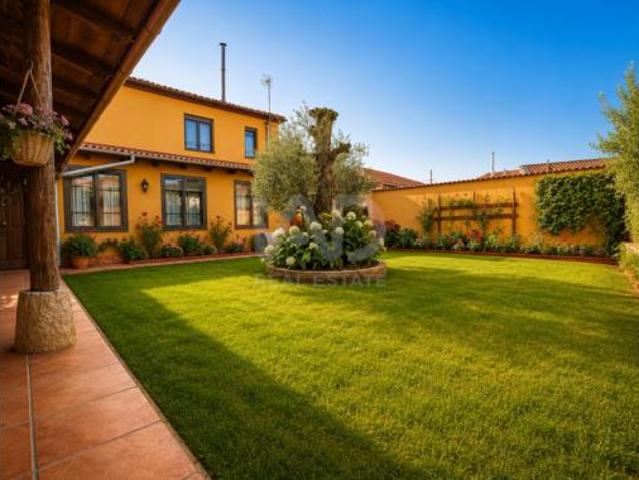 Chalet Venta Villaobispo de Otero, La Carrera de Otero