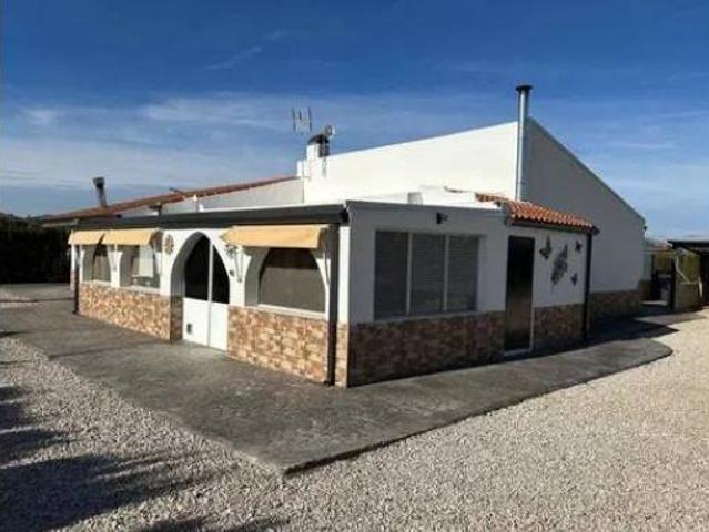 Chalet Venta Villena, Las Virtudes