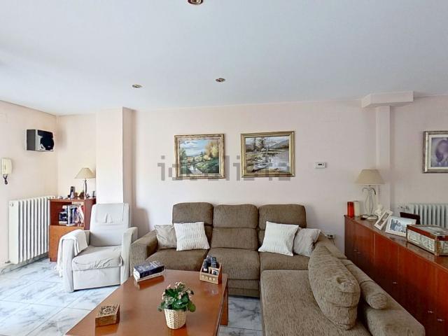 Chalet, Vic