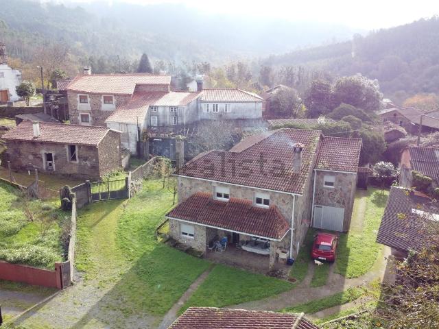 Chalet, Vila de Cruces