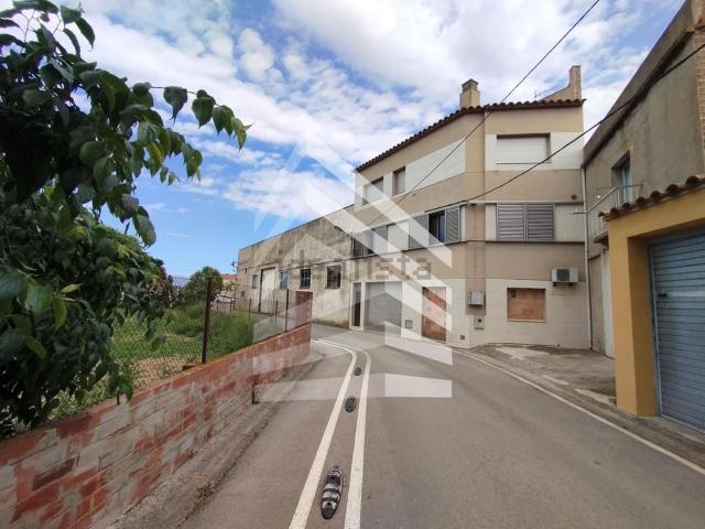 Chalet, Vila Sacra