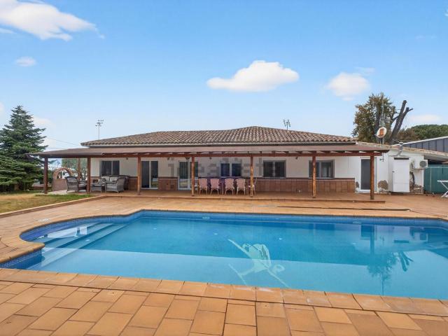 Chalet, Vilobi d&apos Onyar
