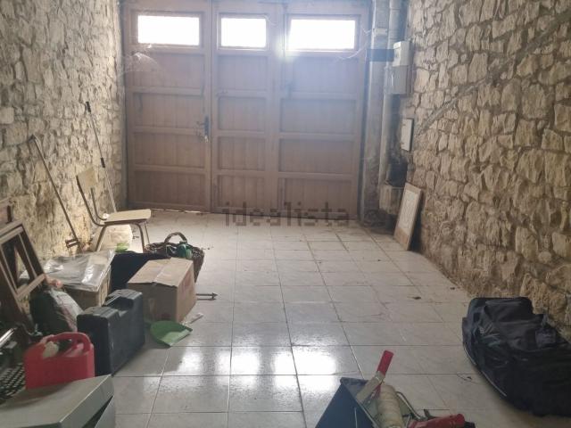 Chalet, Vinaixa