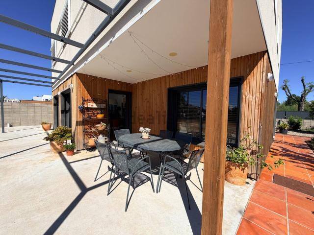 Chalet, Vinyols i els Arcs