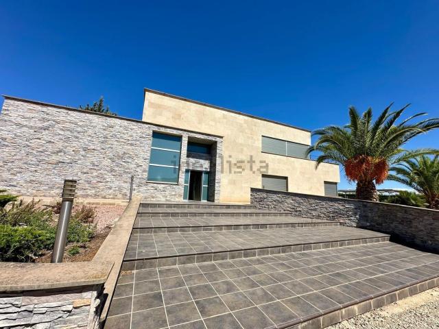 Chalet, Yecla
