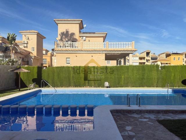 Chalet, Zona Lago Los Almendros, Orihuela