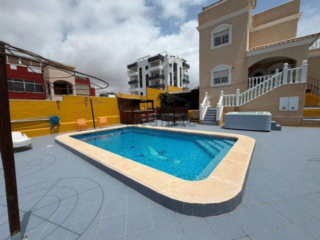 Chalet, Zona Lago Los Almendros, Orihuela