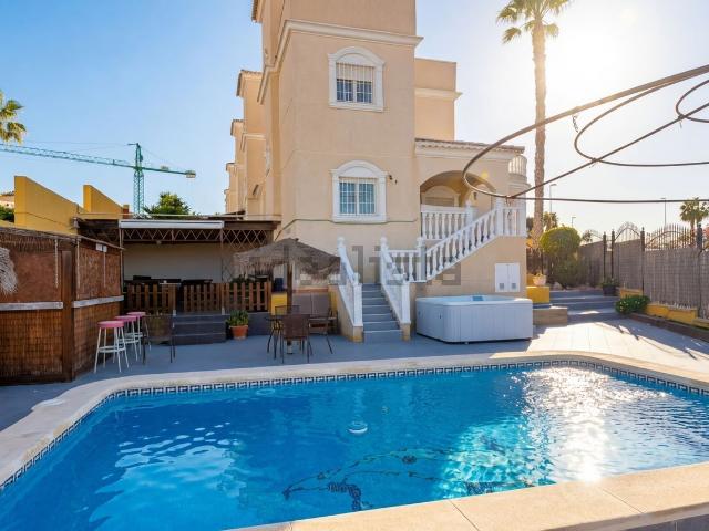 Chalet, Zona Lago Los Almendros, Orihuela