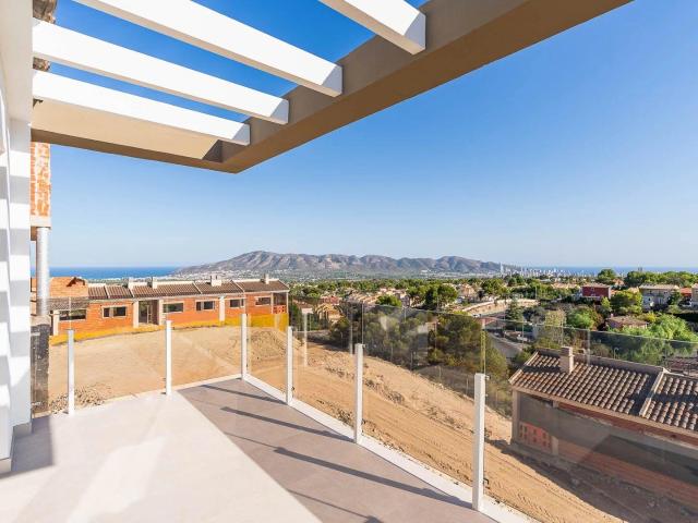 Chalets adosados de obra nueva con vistas panoramicas al mar. 133m² La Nucia Hills
