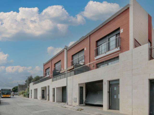 Chalets adosados en C/ Garcilaso de la Vega Santa Coloma de Gramenet Barcelona