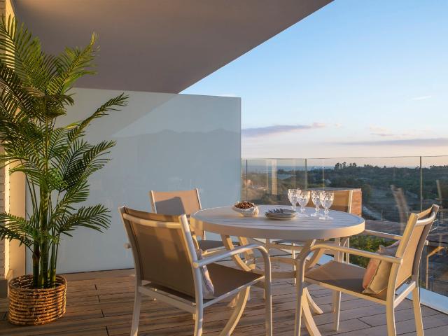 CHALETS ADOSADOS EN ESTEPONA