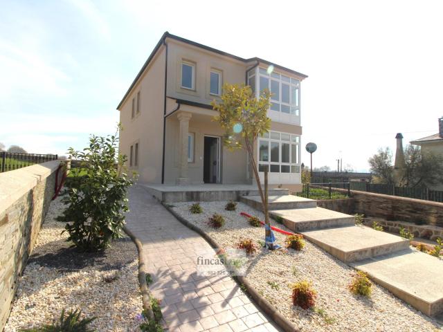 CHALETS DE OBRA NUEVA AL LADO DE LUGO