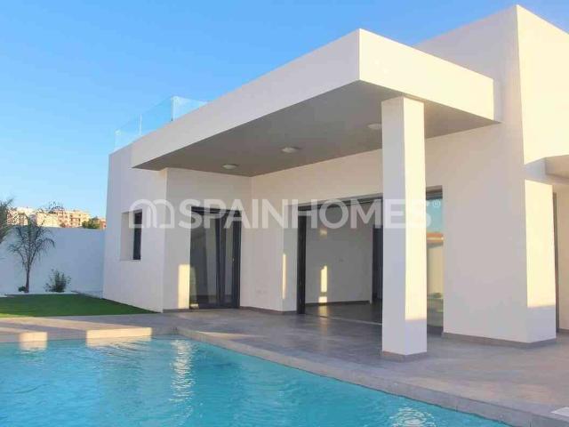 Chalets de 3 dormitorios con piscina privada en Rojales Alicante