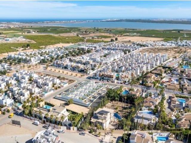 CHALETS EXCLUSIVOS EN CIUDAD QUESADA: CONFORT Y SOSTENIBILIDAD EN UNA SOLA PLANTA