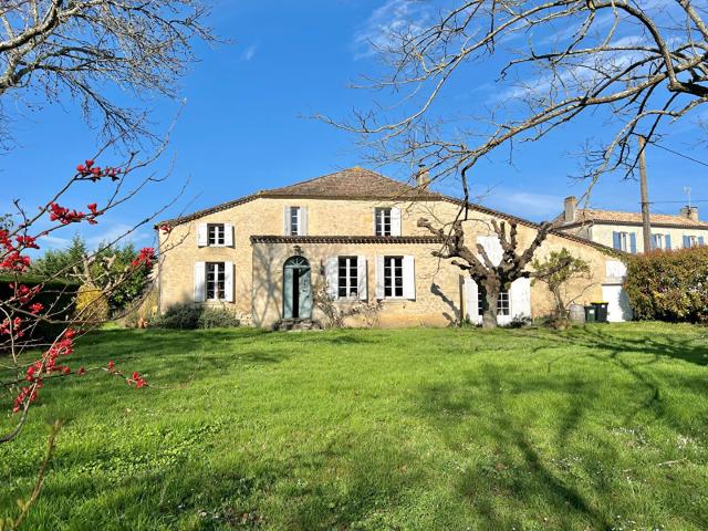 Chaleureuse demeure de campagne au potentiel exceptionnel 273m² Monségur