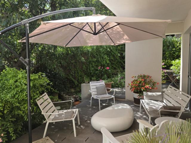 Chaleureuse Maison de Ville avec jardin terrasses et garage
