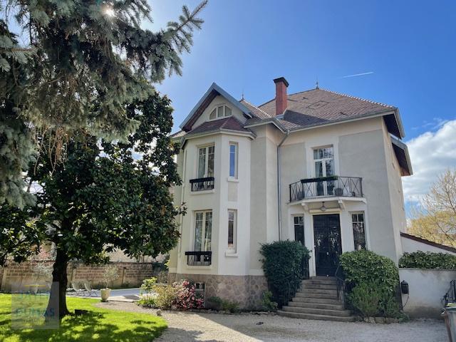 CHALON SUR SAONE MAGNIFIQUE MAISON 6 Chambres et piscine