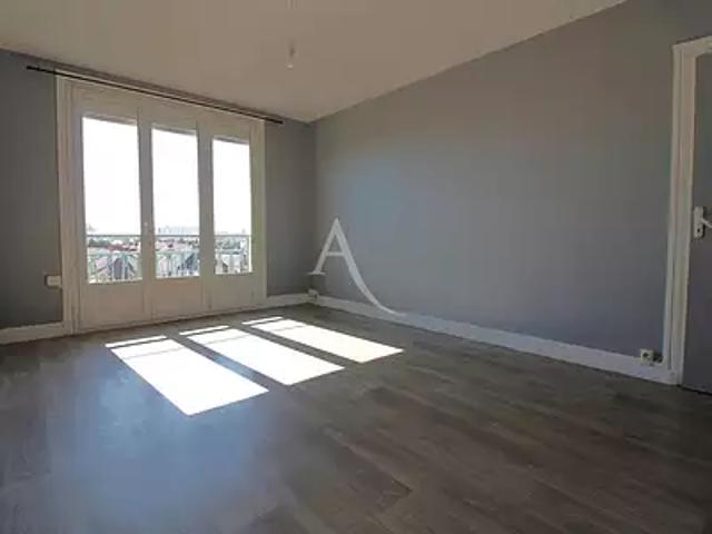 Chalon sur Saône 71100 Achat / Vente appartement 3 pièces t3 au dernier étage cave