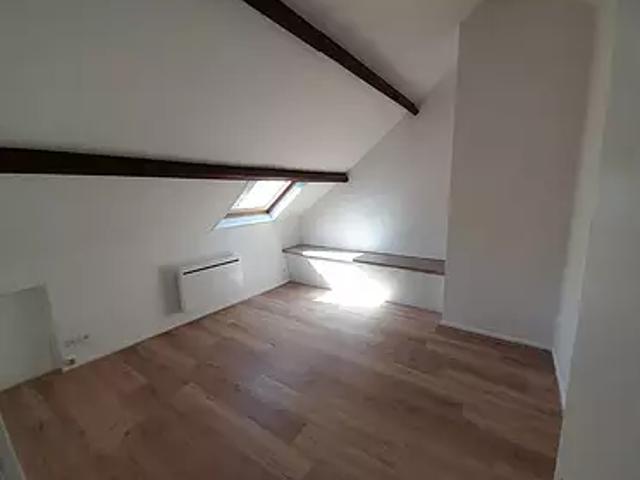 Chalon sur Saône 71100 Location appartement 1 pièce t1 au dernier étage