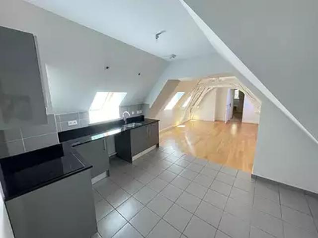 Chalon sur Saône 71100 Location appartement 2 pièces t2 au dernier étage
