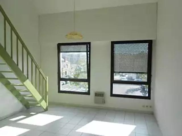 Challans 85300 Location appartement 1 pièce t1 au dernier étage