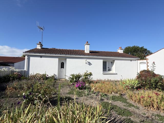 CHALLANS MAISON 2 CHAMBRES AVEC GARAGE ET DEPENDANCE