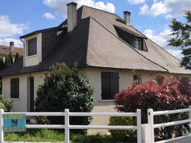 CHÂLUS Maison style Périgourdin Quartier résidentiel calme