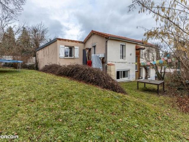 Chamalières, 63400, Maison 105 m², 4 chambres, buanderie, terrain clos et arboré 550 m², garage atelier 346 500 euros FAI