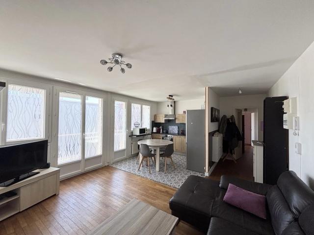 Chamalières: Appartement T4 avec balcon, garage et cave